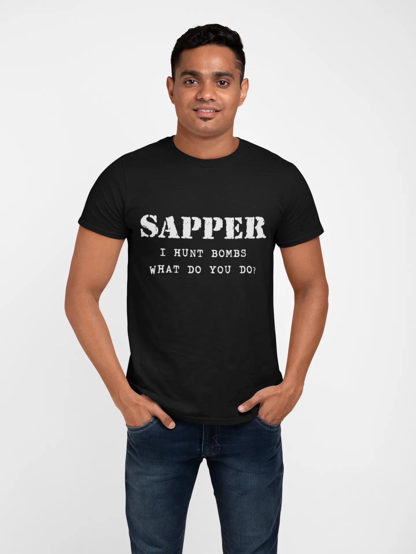 Sapper T-shirt - I Hunt Bombs (Men)