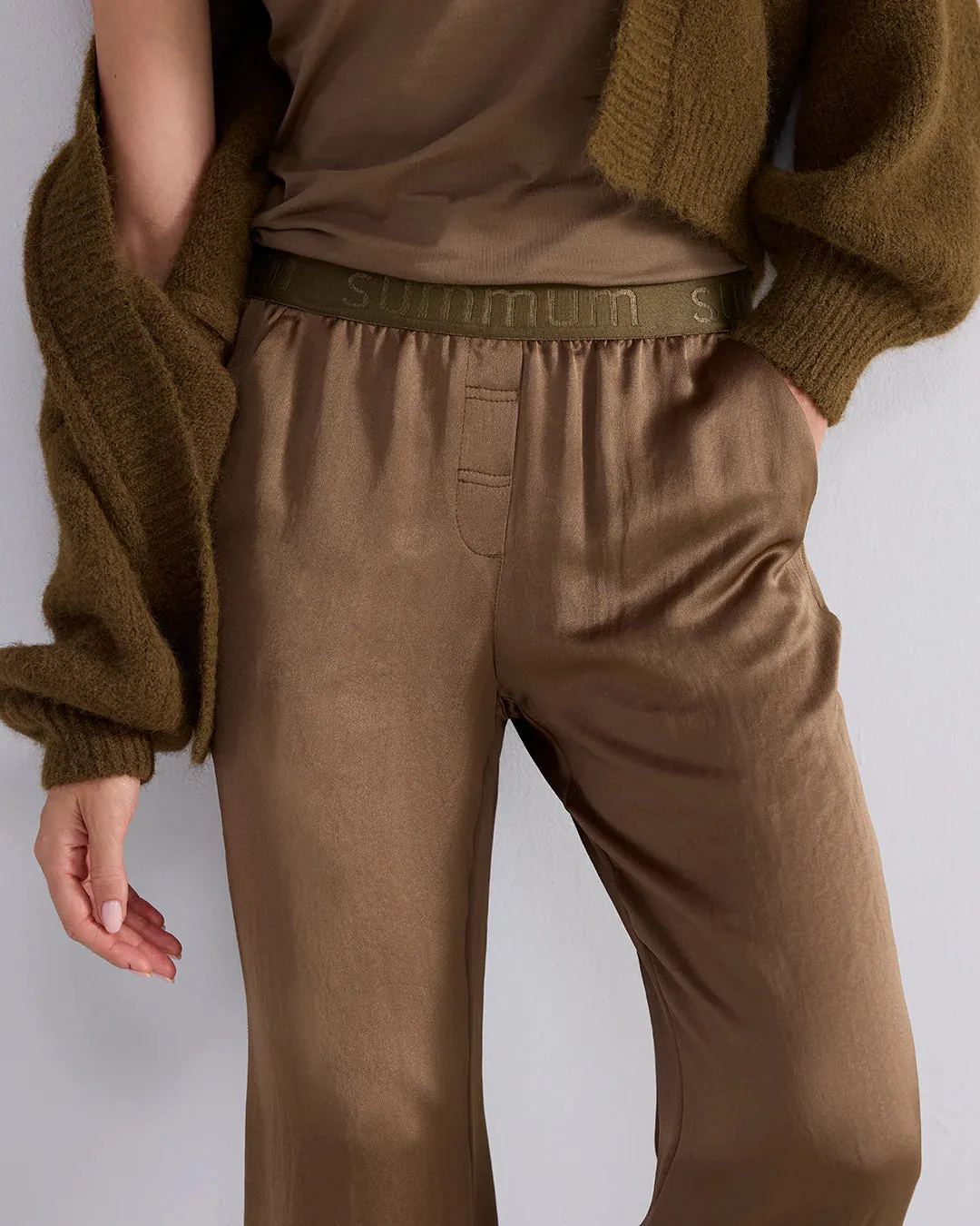 Silky Touch Heavy Trousers in Olive