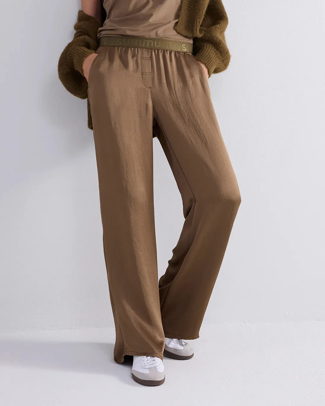 Silky Touch Heavy Trousers in Olive