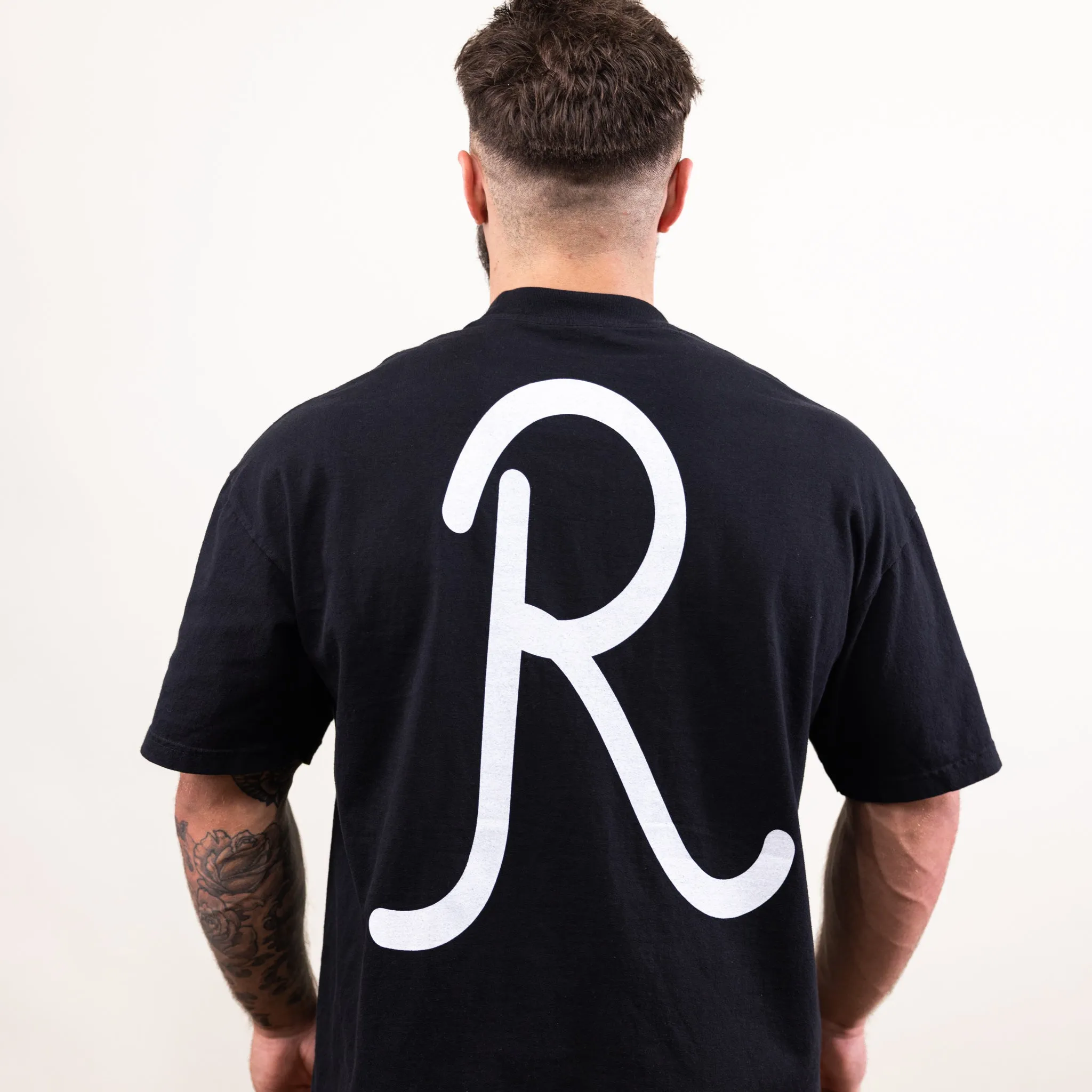 Simple "R" T-Shirt - Black