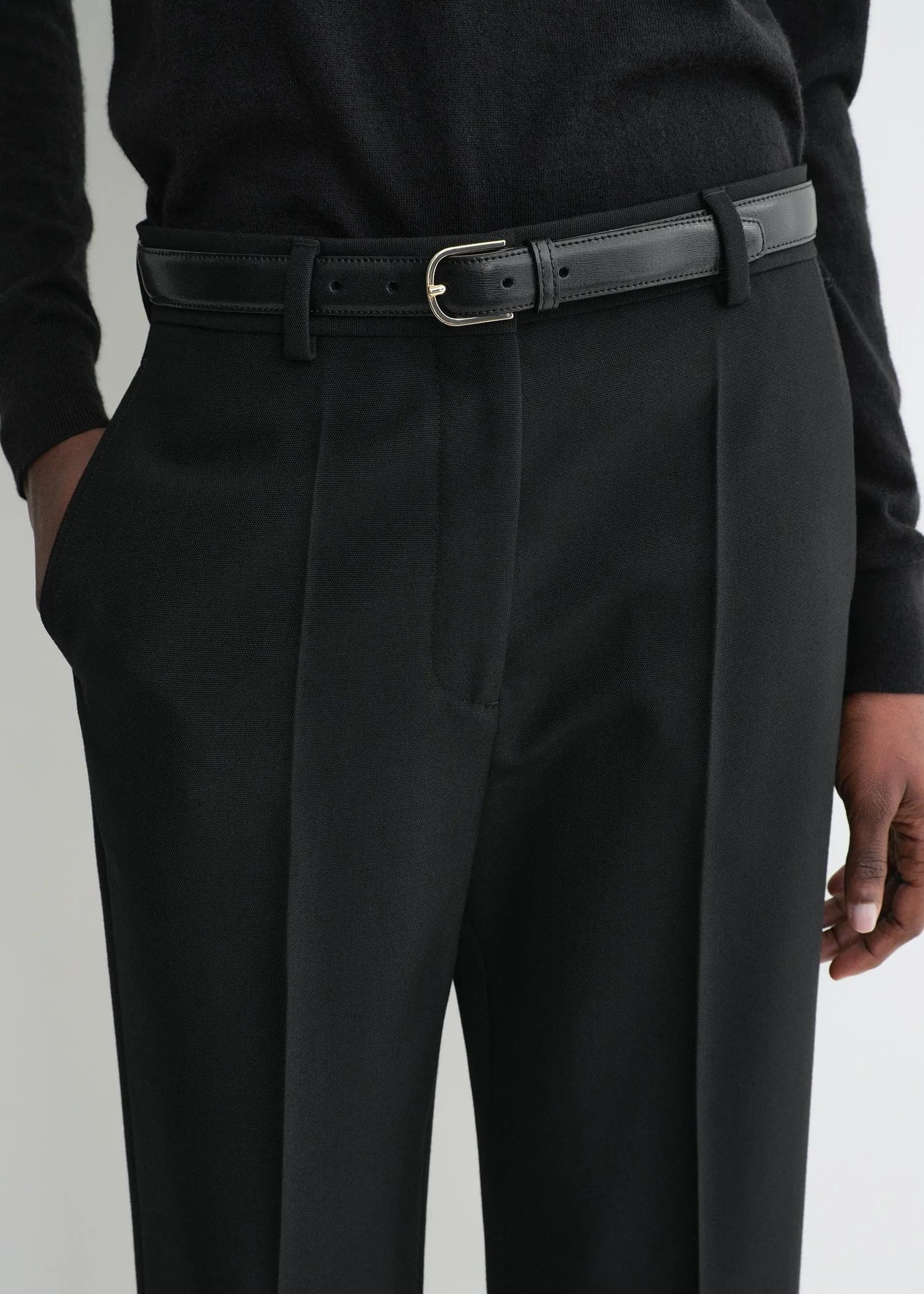 Straight cropped trousers black